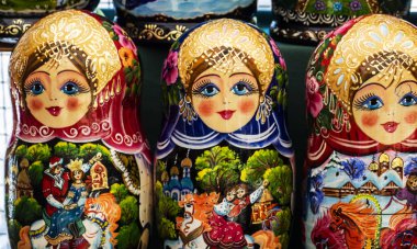 Kiev, Ukrayna 22 Eylül 2018: İç içe bebek Andreevsky iniş Kie için Hediyelik eşya dükkanında