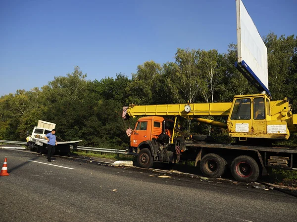 Κίεβο Ουκρανία Σεπτεμβρίου 2018 Τροχαίο Ατύχημα Γερανός Φορτηγών Και Φορτηγών — Φωτογραφία Αρχείου