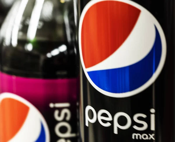 Szeptember 2018 Kijev Közelről Egy Pepsi Ital Üveget Szupermarket Polcain — Stock Fotó