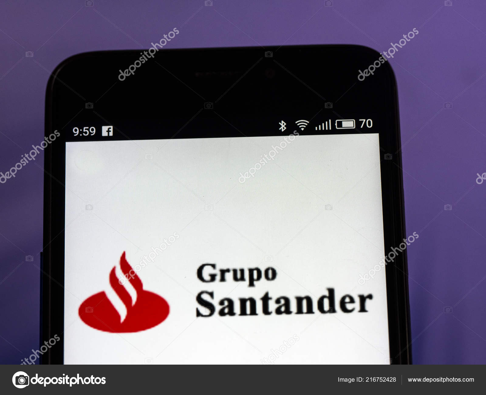 乌克兰基辅2018 桑坦德银行的徽标显示在智能手机上桑坦德集团是西班牙银行集团—— 库存社论照片© igorgolovniov #216752428