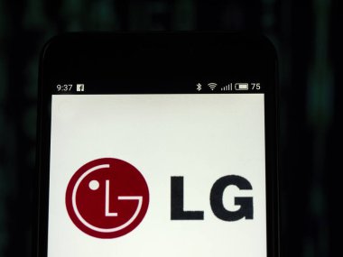 Kiev, Ukrayna - 27 ayarla, 2018: Lg şirket logosu akıllı telefon görüntülenen gördüm. Güney Koreli bir konglomera uluslu LG kuruluştur