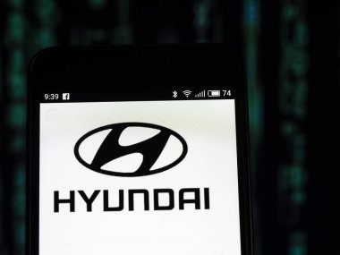 Kiev, Ukrayna - 27 ayarla, 2018: Hyundai Motor Company logo akıllı telefon görüntülenen gördüm. Seul, Güney Kore'de Merkezi Güney Kore çok uluslu otomotiv üreticisi Hyundai Motor Company olduğunu. 