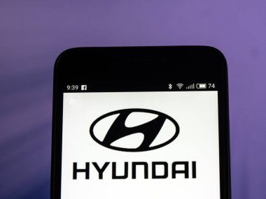 Kiev, Ukrayna - 27 ayarla, 2018: Hyundai Motor Company logo akıllı telefon görüntülenen gördüm. Seul, Güney Kore'de Merkezi Güney Kore çok uluslu otomotiv üreticisi Hyundai Motor Company olduğunu. 