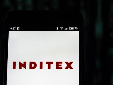 Kiev, Ukrayna - 27 ayarla, 2018: Inditex logo akıllı telefon görüntülenen gördüm. Industria de Diseño Textil, S.A. bir İspanyol çokuluslu giyim firması dünyanın en büyük moda grubu olarak üzerinde 7.200 mağazaları dünya çapında 93 pazarlarda faaliyet olduğunu.