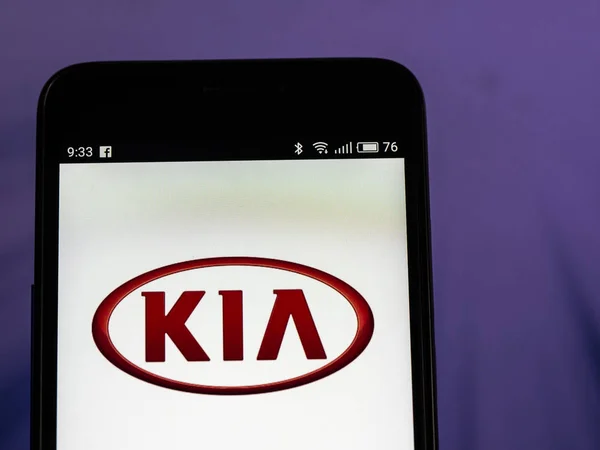 Kiev Ukraine Set 2018 Logotipo Kia Motors Exibido Smartphone Kia — Fotografia de Stock