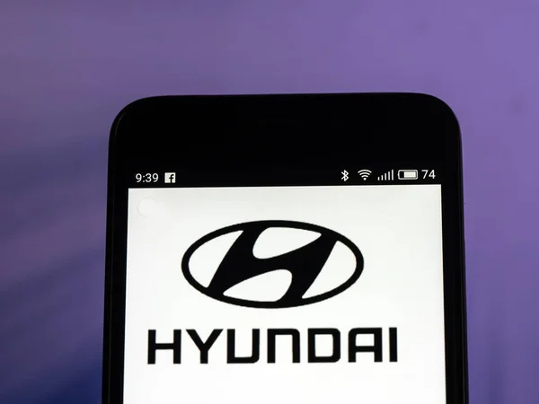 Kiev Ukraine Set 2018 Logotipo Hyundai Motor Company Exibido Smartphone — Fotografia de Stock