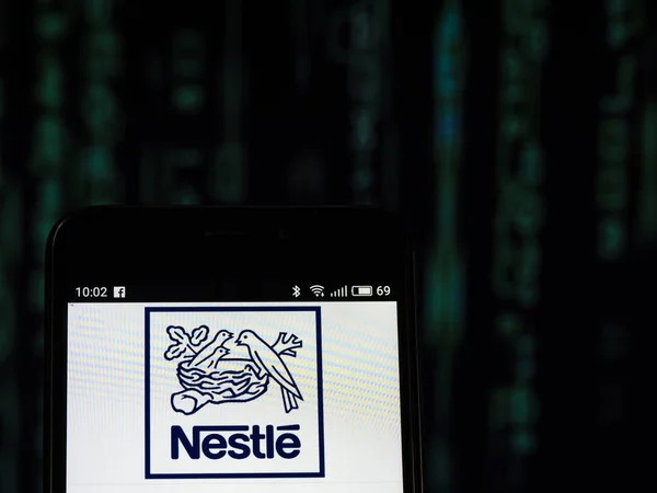 Київ Встановити 2018 Nestle Логотипу Видно Відображається Смарт Телефону Nestle — стокове фото