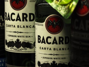 Kiev, Ukrayna 28 Eylül 2018: Store, alkollü içecekler Bacardi ROM. Barcardi özel tutulan, Aile tarafından işletilen ruhları şirket dünyanın en büyük olduğunu.