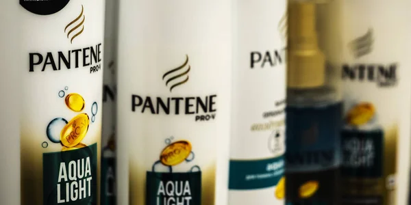 Kiev Ukraine October 2018 Pantene Pro Shampoo Ukranian Store Pantene — Stock Photo, Image