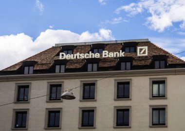 Jeneva, İsviçre - Eyl 22, 2018: Deutsche Bank yere des Bergues, Jeneva, Deutsche Bank Ag bir Alman Yatırım Bankası Frankfurt, Hesse, Almanya Merkezi finansal hizmetler şirketi ise.