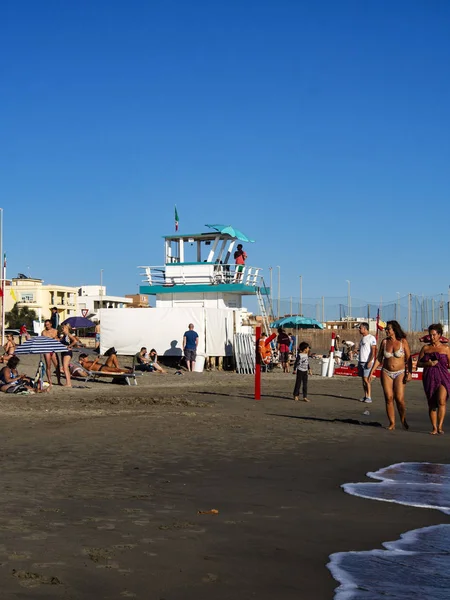 Menschen Entspannen Sich Strand Ostia Rom — Stockfoto