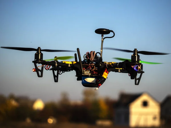 Drone Volador Sobre Edificios Rurales —  Fotos de Stock