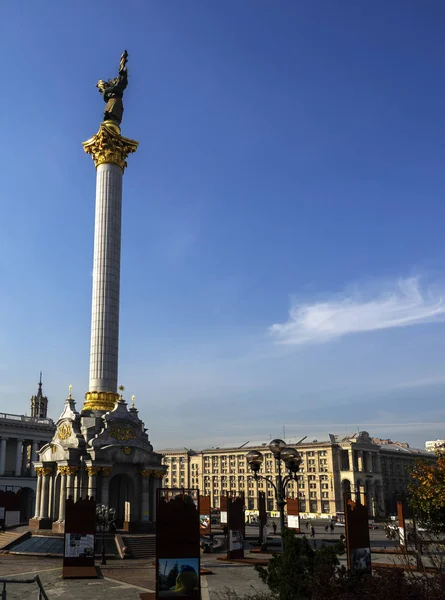 Kiev Ucrania Octubre 2018 Monumento Independencia Una Columna Victoria Ubicada —  Fotos de Stock