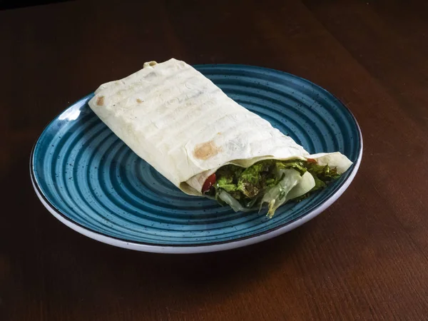 Rollo Pollo Con Ensalada Para Una Alimentación Saludable —  Fotos de Stock