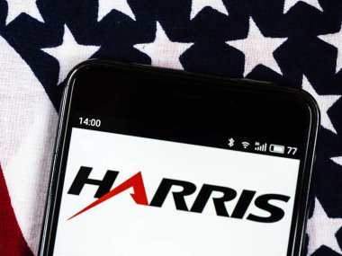 Kiev, Ukrayna - 24 Ekim 2018: Harris Corporation Şirket logosu akıllı telefon görüntülenen gördüm.. 