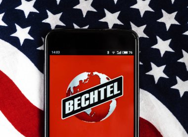 Kiev, Ukrayna - 24 Ekim 2018: Bechtel mühendislik şirket logosu akıllı telefon görüntülenen gördüm.. 