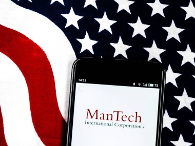  Kiev, Ukrayna - 24 Ekim 2018: Mantech Uluslararası logo akıllı telefon görüntülenen gördüm. 