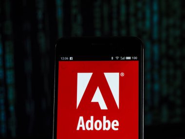 Kiev, Ukrayna - 26 Ekim 2018: Adobe Inc. logo akıllı telefon görüntülenen gördüm. Bir Amerikan çokuluslu bilgisayar yazılım şirketi Adobe A.ş.. 