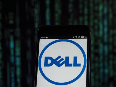 Kiev, Ukrayna - 26 Ekim 2018: Dell bilgisayar şirket logosu akıllı telefon görüntülenen gördüm. 