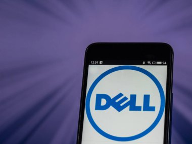 Kiev, Ukrayna - 26 Ekim 2018: Dell bilgisayar şirket logosu akıllı telefon görüntülenen gördüm. 