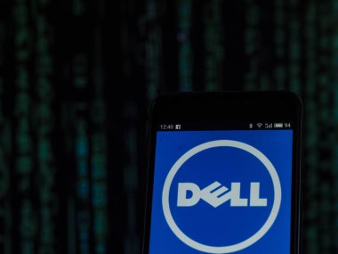 Kiev, Ukrayna - 26 Ekim 2018: Dell bilgisayar şirket logosu akıllı telefon görüntülenen gördüm. 