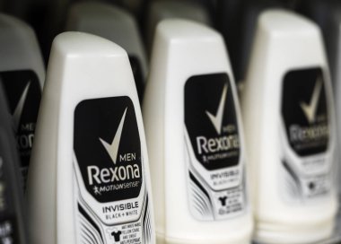Kiev, Ukrayna - 26 Ekim 2018: Rexona deodorant ve terlemeyi önleyici deposunda olduğunu