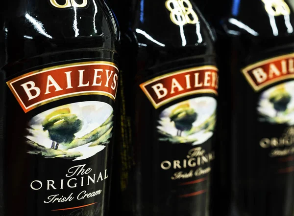 키예프 우크라이나 2018 Baileys 아일랜드인 게에서 Baileys 아일랜드인 크림은 아일랜드어 — 스톡 사진