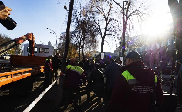 Kiev Ukraine November 2018 Municipal Workers Dismantling Heroes Heavenly Hundred — Stock Photo, Image