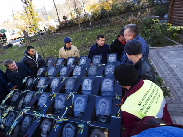 Kiev Ukrayna Kasım 2018 Belediye Çalışanları Kahramanları Göksel Yüz Anıt — Stok fotoğraf