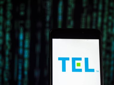 Kiev, Ukrayna - 6 Kasım 2018: Tokyo Electron Limited, akıllı telefon görülen elektronik şirket logosu görüntülenir. Tokyo Electron Limited veya Tel, bir Japon elektronik ve yarı iletken şirketidir
