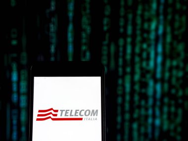 Kiev, Ukrayna - 20 Kasım 2018: Telecom Italia grup logosu bir akıllı telefon görüntülenen gördüm. Tim S.p.A., ayrıca Telecom Italia, adı altında faaliyet bir İtalyan telekomünikasyon şirketidir 