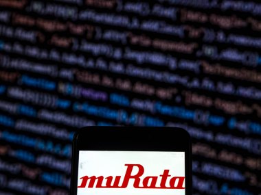 Kiev, Ukrayna - 14 Kasım, 2018:Murata üretim elektronik kapasitör şirket logosu üretim akıllı telefon görüntülenen gördüm. Bir Japon üretici Elektronik komponentleri Murata üretim Co Ltd.