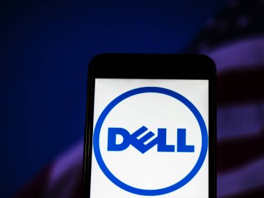 Kiev, Ukrayna - 9 Kasım 2018: Dell bilgisayar şirket logosu akıllı telefon görüntülenen gördüm. Dell bir Amerikan çokuluslu bilgisayar teknoloji şirketidir