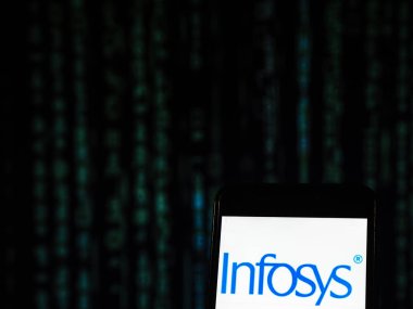Kiev, Ukrayna - 9 Kasım 2018: şirket logosu danışmanlık Infosys bilgi teknolojisi akıllı telefon görüntülenen gördüm. Infosys sınırlı bir Hint çokuluslu kuruluştur 