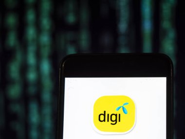 Kiev, Ukrayna - 22 Kasım 2018: Digi telekomünikasyon mobil operatör şirket logosu akıllı telefon görüntülenen gördüm.