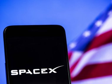 Kiev, Ukrayna - 21 Kasım 2018: Spacex Havacılık şirket logosu akıllı telefon görüntülenen gördüm. 