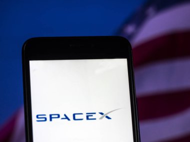 Kiev, Ukrayna - 21 Kasım 2018: Spacex Havacılık şirket logosu akıllı telefon görüntülenen gördüm. 
