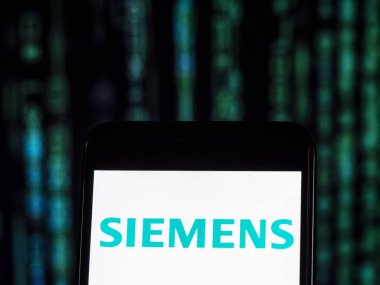 Kiev, Ukrayna - 21 Kasım 2018: Siemens otomasyon şirket logosu akıllı telefon görüntülenen gördüm. 