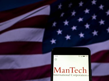 Kiev, Ukrayna - 3 Aralık 2018: Mantech logo akıllı telefon görüntülenen gördüm