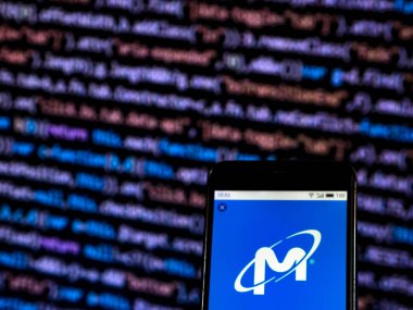 Kiev, Ukrayna - 3 Aralık 2018: Mikron Technology Corporation logo akıllı telefon görüntülenen gördüm