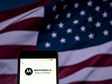 Kiev, Ukrayna - 3 Aralık 2018: Motorola çözümleri veri iletişim şirket logosu akıllı telefon görüntülenen gördüm