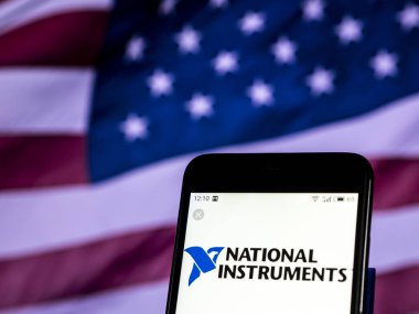 Kiev, Ukrayna - 3 Aralık 2018: Ulusal aletleri şirket logosu akıllı telefon görüntülenen gördüm