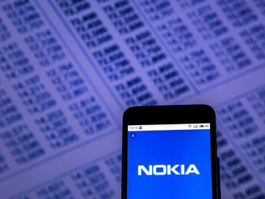 Kiev, Ukrayna - 3 Aralık 2018: Nokia telekomünikasyon şirket logosu akıllı telefon görüntülenen gördüm