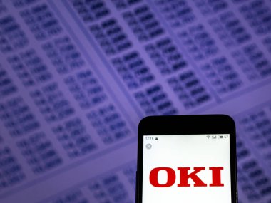 Kiev, Ukrayna - 3 Aralık 2018: Oki Elektrik Sanayi şirket logosu akıllı telefon görüntülenen gördüm