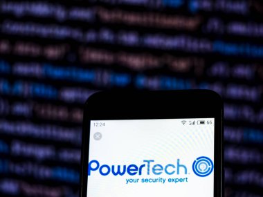 Kiev, Ukrayna - 3 Aralık 2018: Powertech teknoloji şirket logosu akıllı telefon görüntülenen gördüm