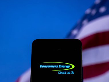 Kiev, Ukrayna - 5 Aralık 2018: Tüketicilerin enerji genel yarar şirket logosu akıllı telefon görüntülenen gördüm