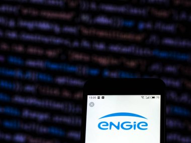 Kiev, Ukrayna - 5 Aralık 2018: Engie doğal gaz dağıtım şirket logosu akıllı telefon görüntülenen gördüm
