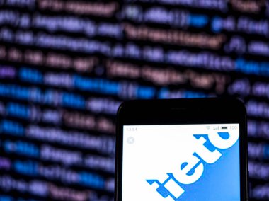 Kiev, Ukrayna - 4 Aralık 2018: Tieto şirket logosu akıllı telefon görüntülenen gördüm