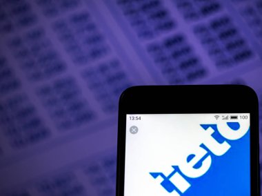 Kiev, Ukrayna - 4 Aralık 2018: Tieto şirket logosu akıllı telefon görüntülenen gördüm