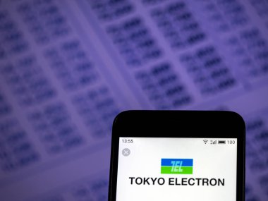 Kiev, Ukrayna - 4 Aralık 2018: Tokyo Electron sınırlı elektronik şirket logosu akıllı telefon görüntülenen gördüm